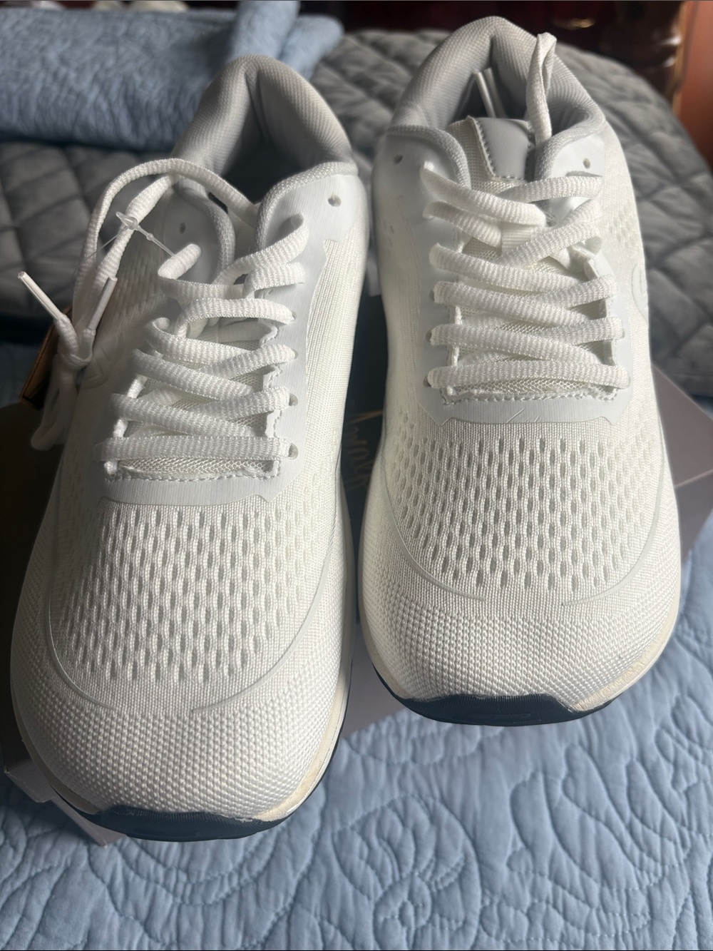 HuJAT women Wide Toe Box Sneakers. Arch Support, wide Toe